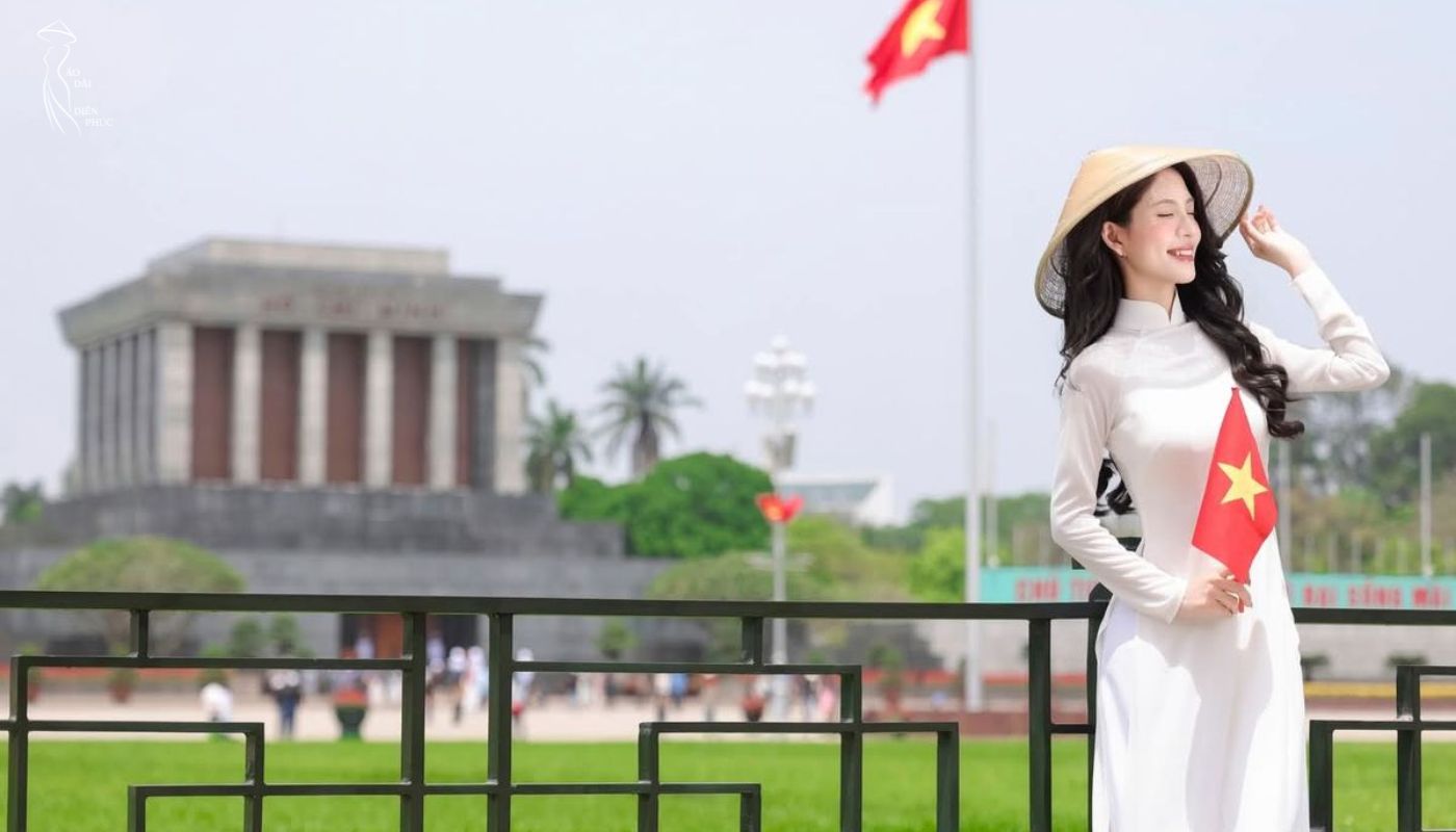 Vẻ đẹp truyền thống khi mặc áo dài chụp ảnh ở Lăng Bác